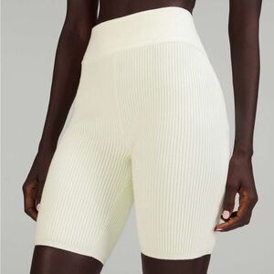Size 6 Lululemon Ribbed Knit High-Rise Short 8"